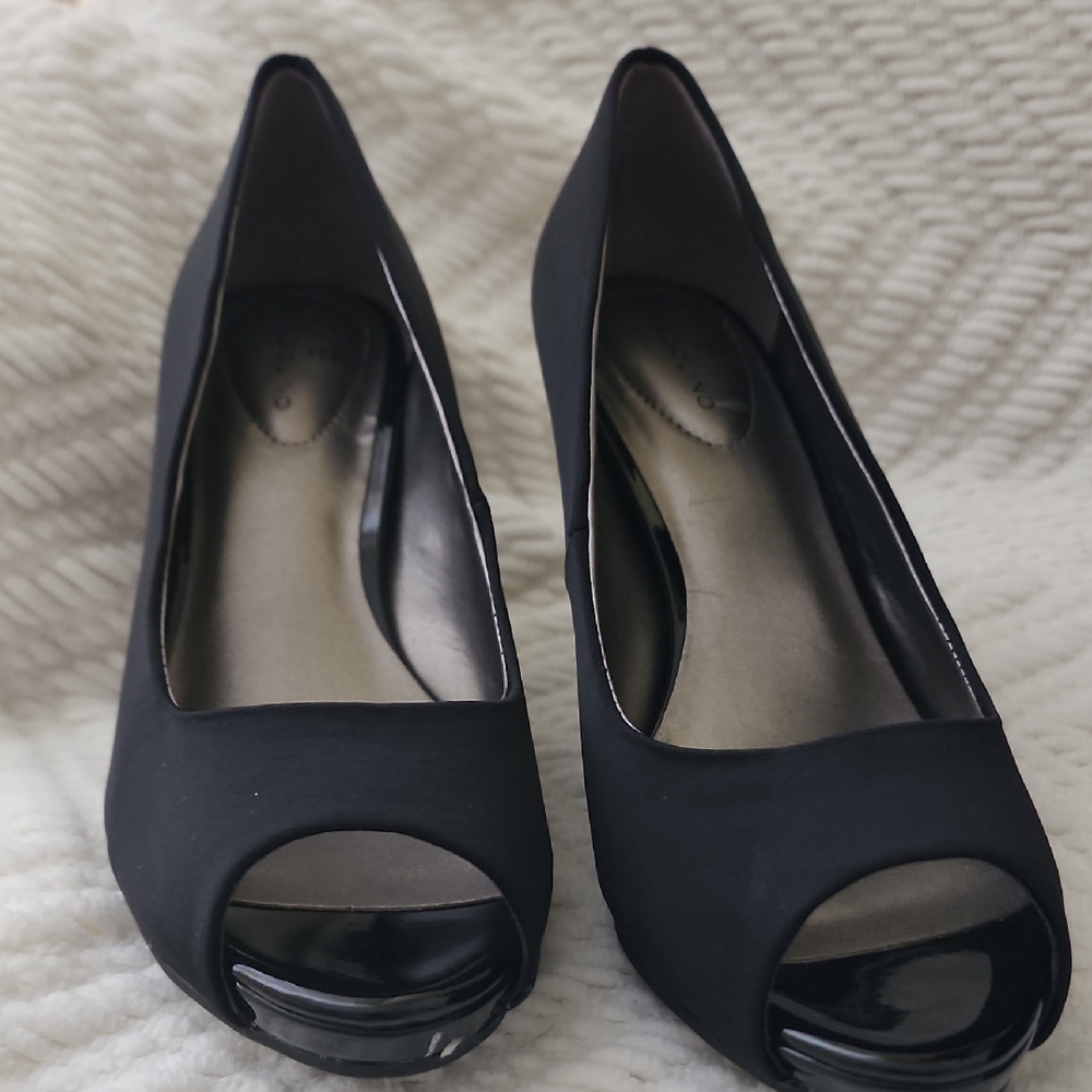Bandolino Black Peep-Toe Heels
